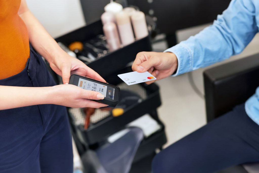 Card machine lowest fees Ireland PAX S1 MINI 2 processing contactless payment in beauty salon for cost-effective transactions